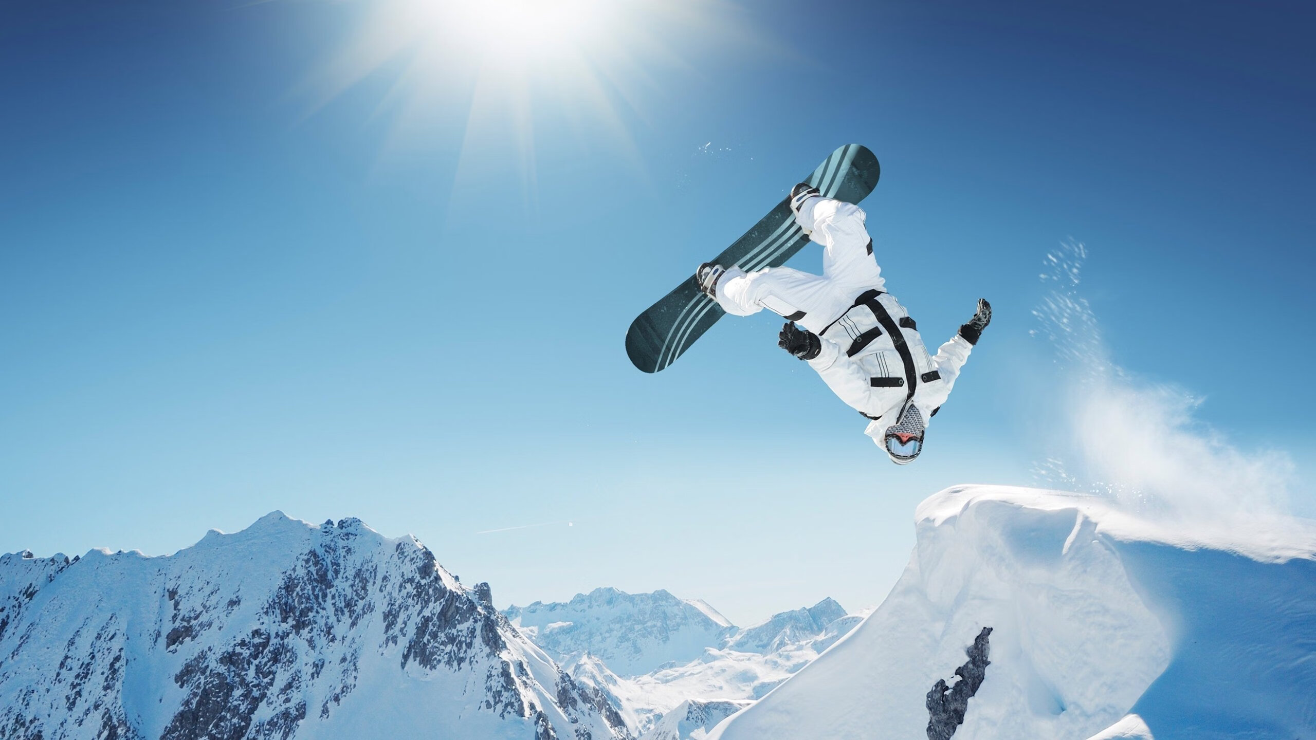 彩色跑 城市河堤被彩色粉末装点，成为青春派对